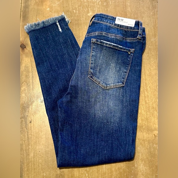 Mid Rise Distressed Ankle Crop Jeans - Picture 4 of 14